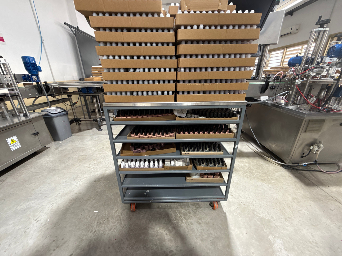 Carro acero inoxidable con 7 niveles. Capacidad 500 kg