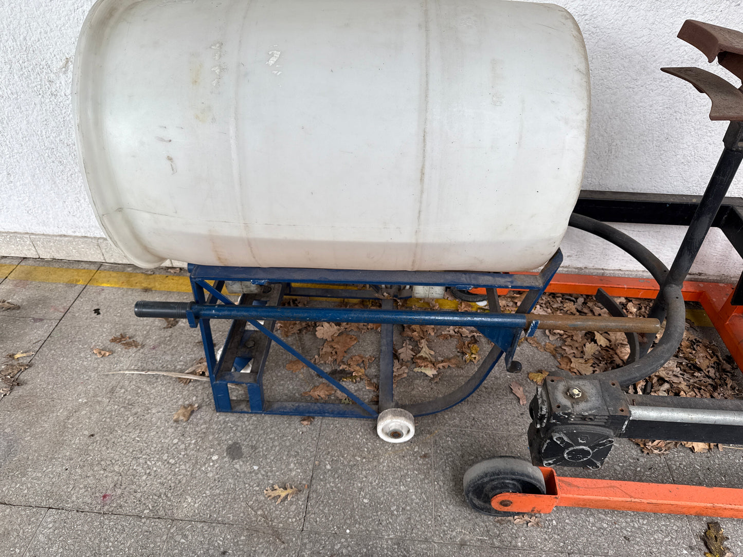 Porta tambor con ruedas