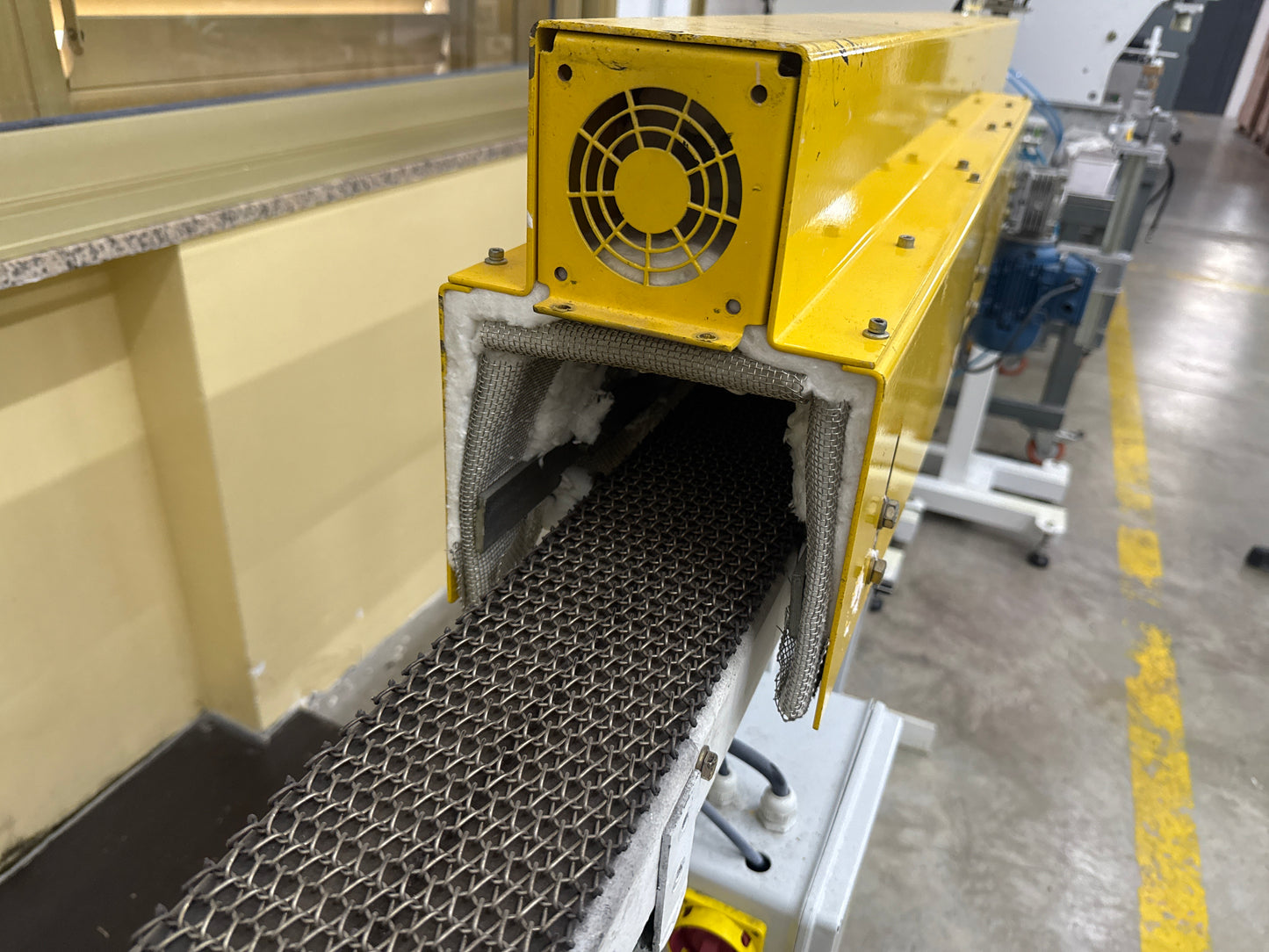 Horno para Serigrafía de frascos 2,5 metros de cinta de metal. Horno de 1,2 metros.