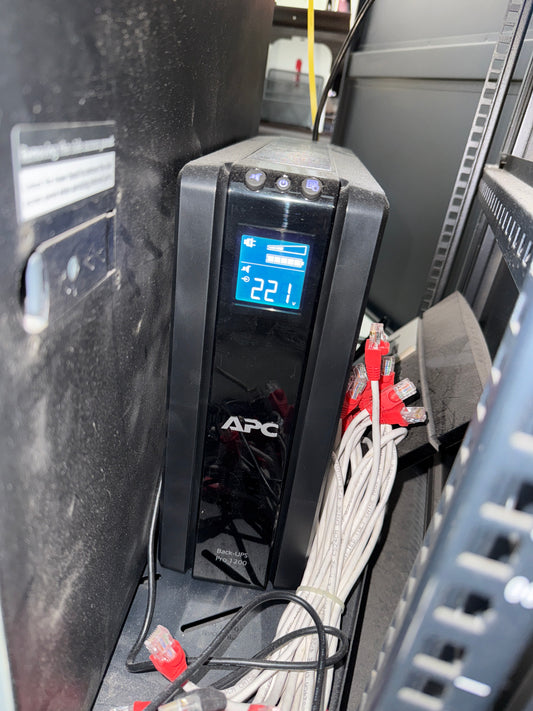 Estabilizador APC back ups pro 1200