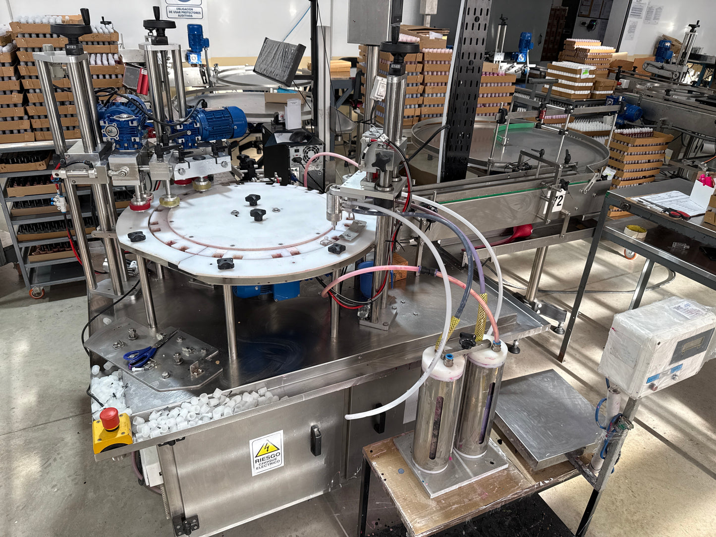 Llenadora automática de esmaltes para u–as con 2 picos Cadec