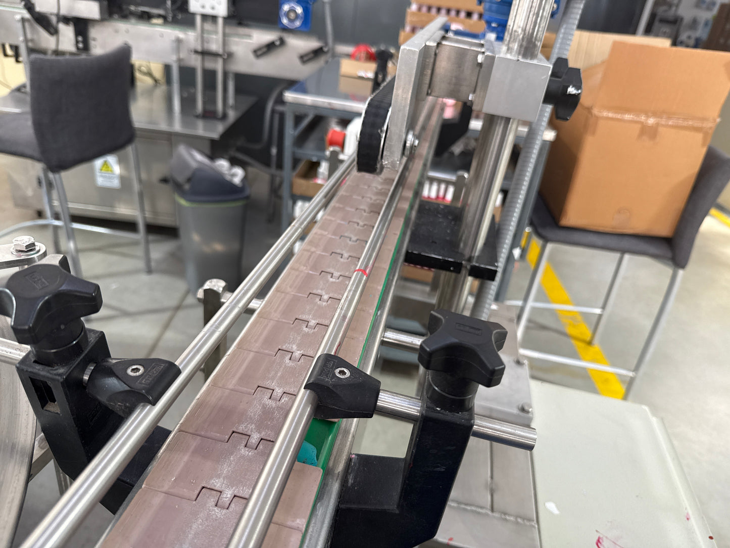 Colocadora de sobretapa Cadec Mod. TPI3000