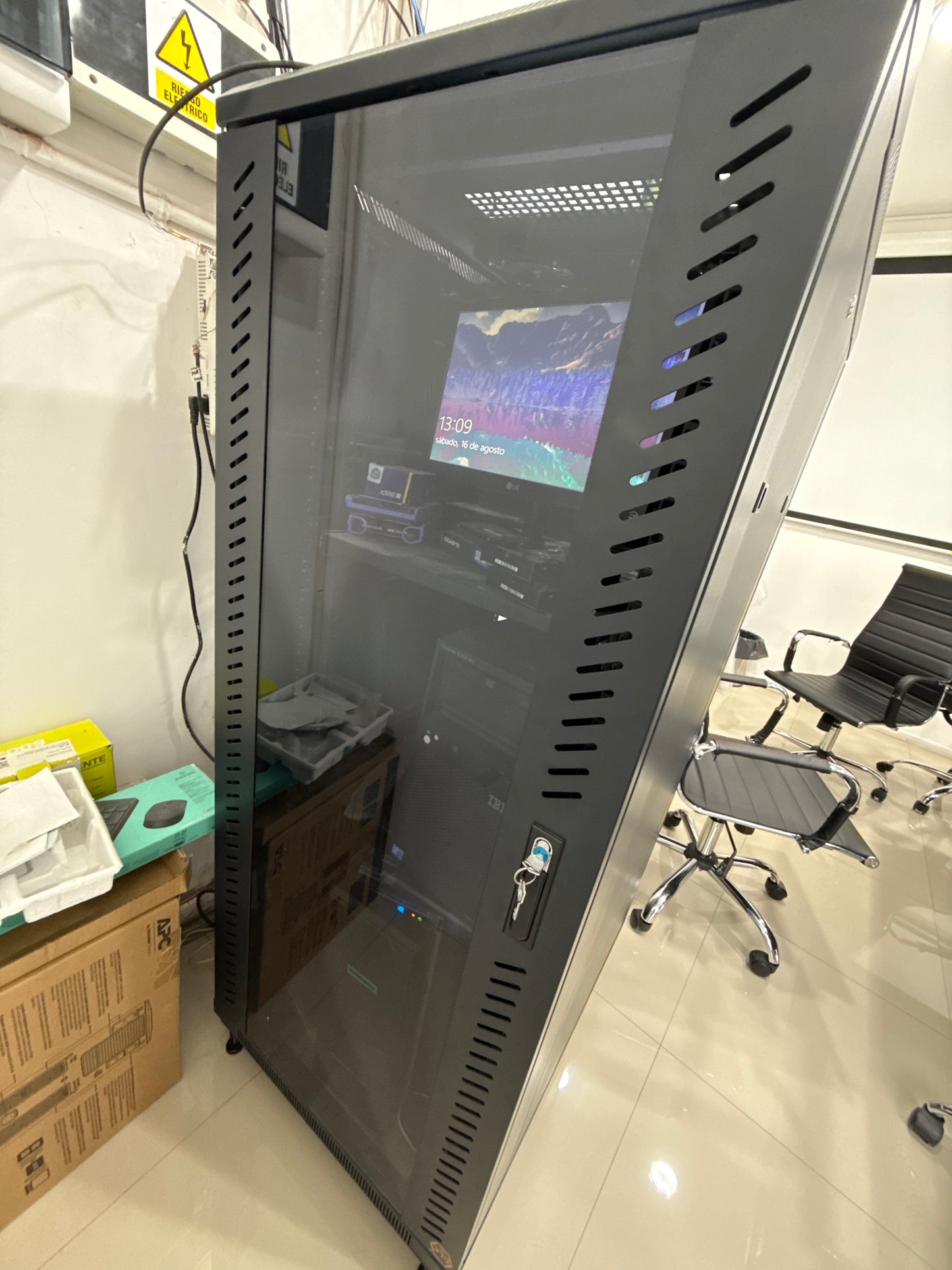 Rack para servidor GLC 30 UN Puerta Vidrio + Ventilacion