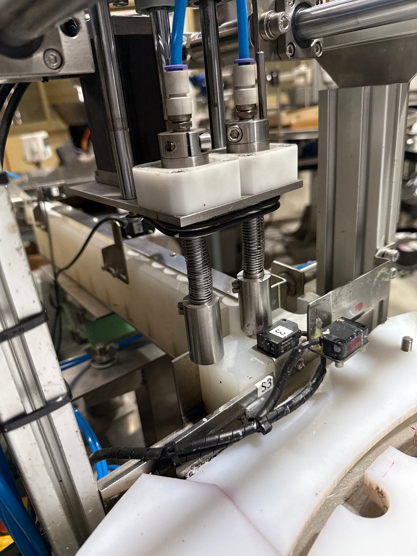 Colocadora de tapa Automatica TAPA 216