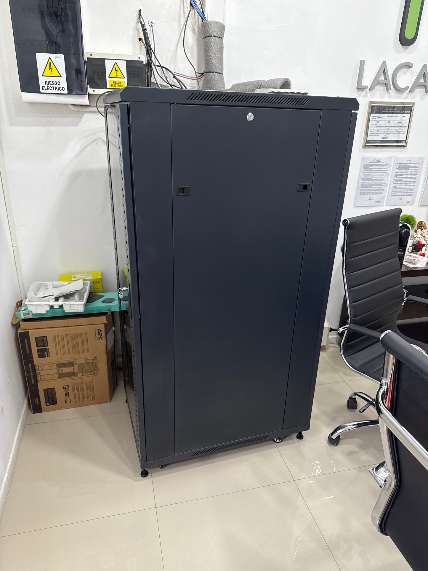 Rack para servidor GLC 30 UN Puerta Vidrio + Ventilacion