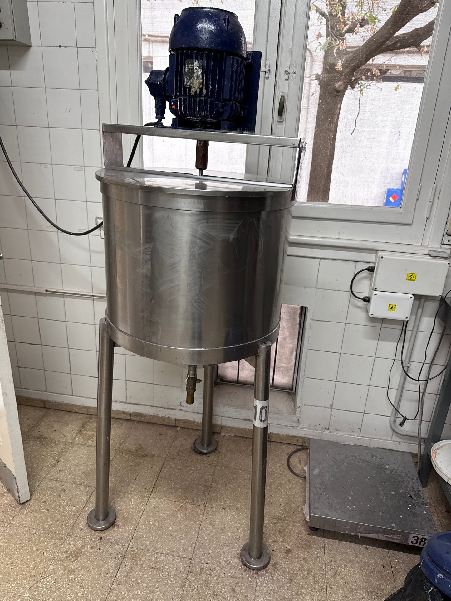 Agitador con reactor p/esmalte de 150Kg
Motor MAC328RM