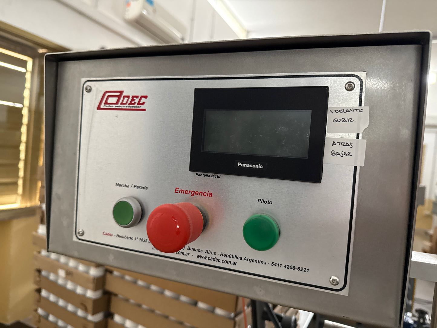 Colocadora etiqueta tapa Cadec