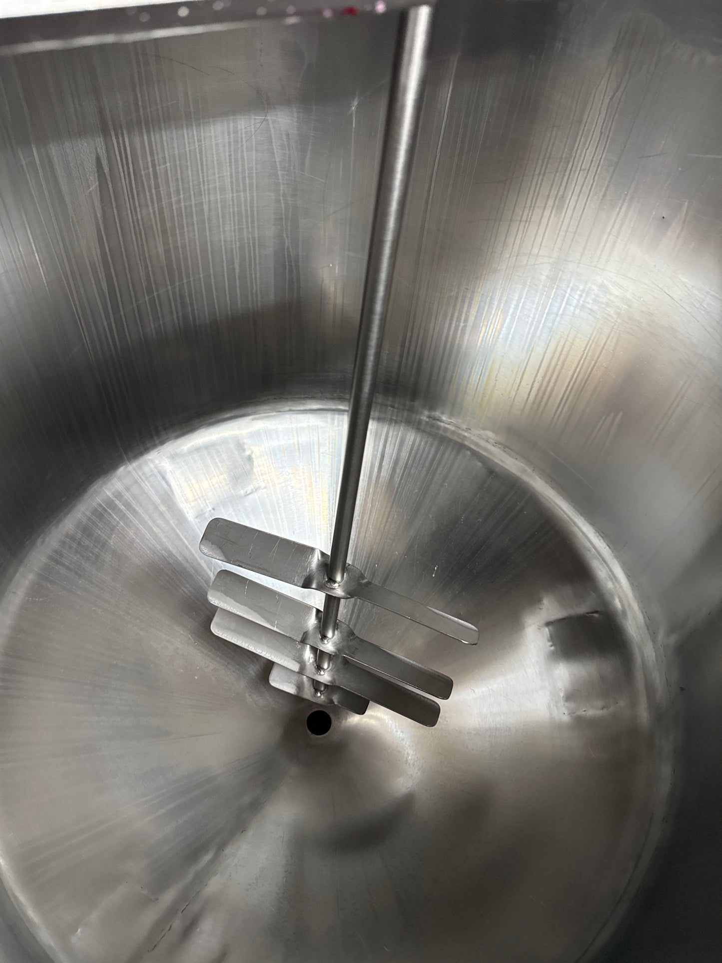 Agitador con reactor p/esmalte de 150Kg
Motor MAC328RM