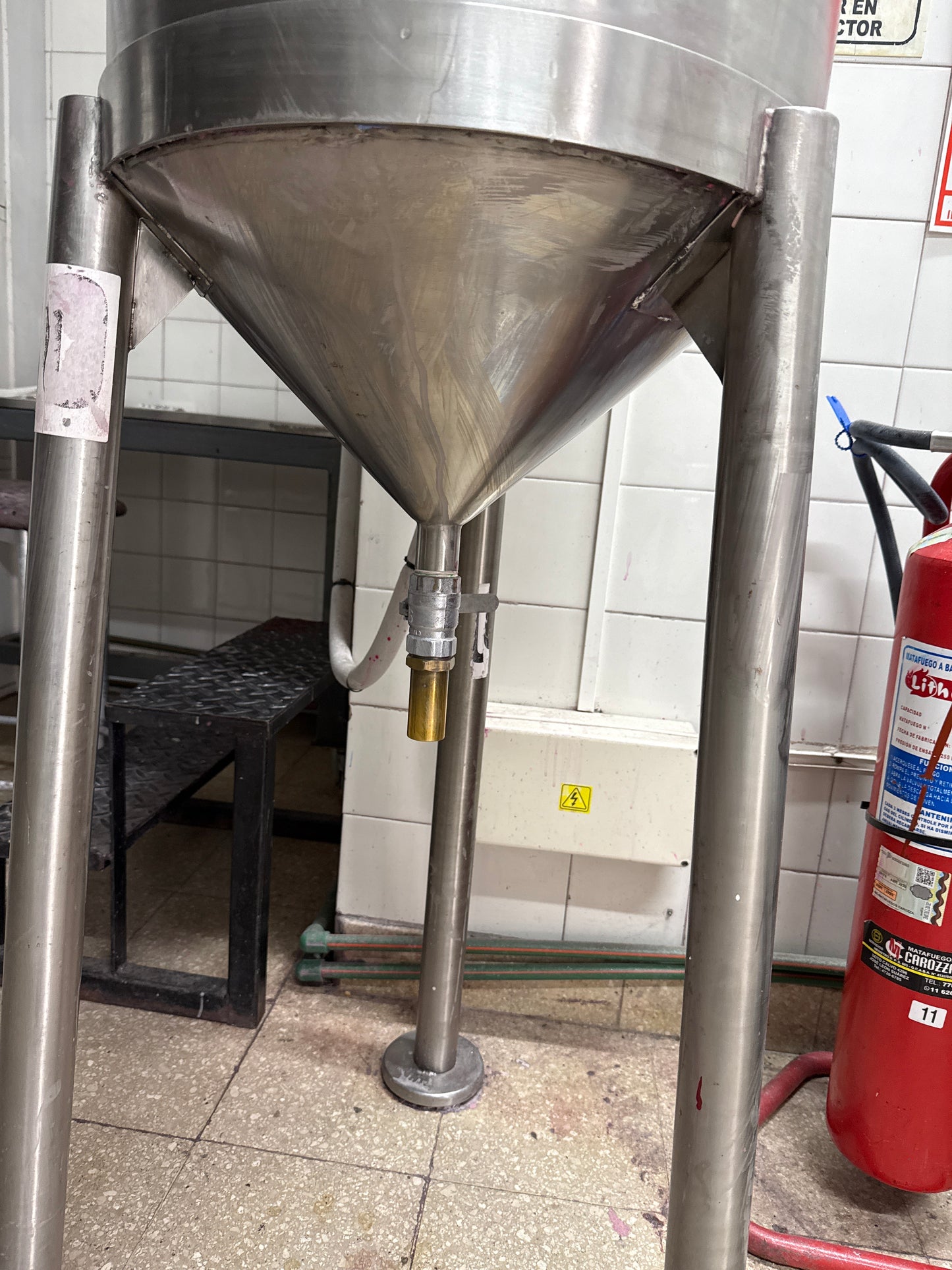 Agitador con reactor p/esmalte de
80Kg Motor Weg Mod. TE1BFOX01