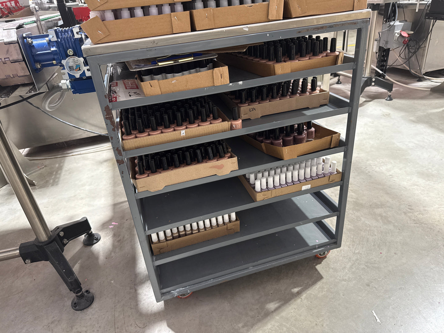 Carro acero inoxidable con 7 niveles.  Capacidad 500 kg